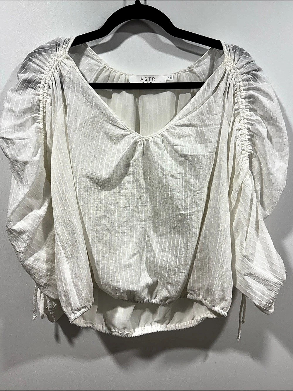 ASTR The Label Puff Sleeve Blouse in White Size Medium